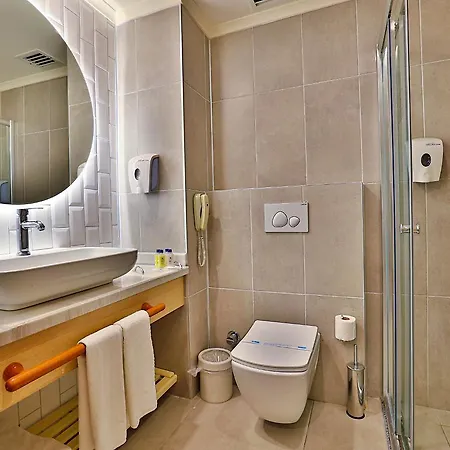 Crystal Land Of Paradise Hotel